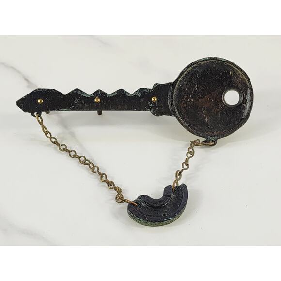 Metal Key Holder Keychain Hooks 5 1/4" Wall Mounted Green Patina Berlin Vintage - Picture 12 of 14